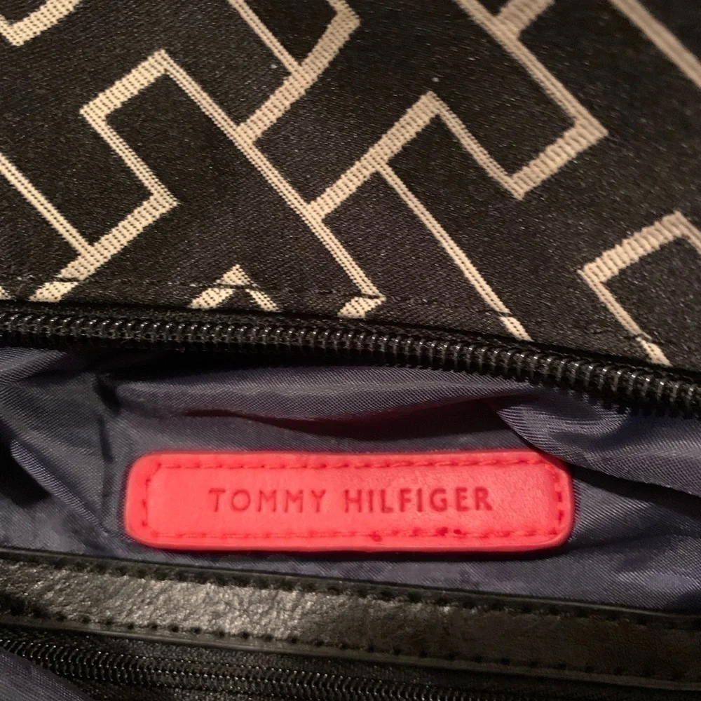 Tommy Hilfiger Iconic Black and White Block H.NWOT​​​​​​​​​​​​​​​​​​​​​​​